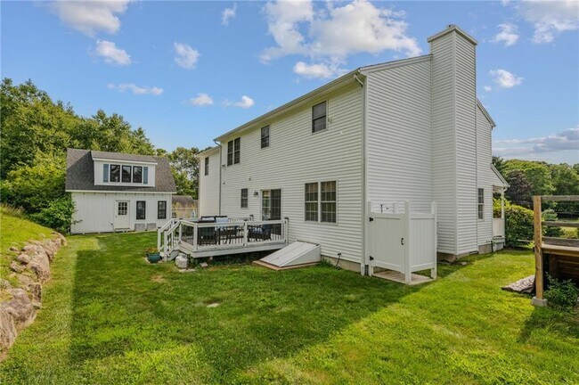 Building Photo - 133 Winnapaug Rd