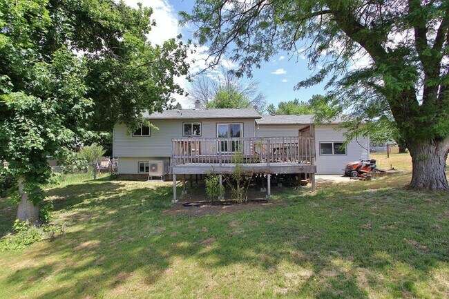 Building Photo - Charming Home on Quiet Cul-de-sac