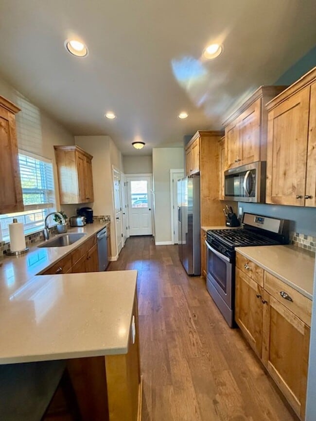 Building Photo - Spacious 3-Bedroom Home with Bonus Room in...