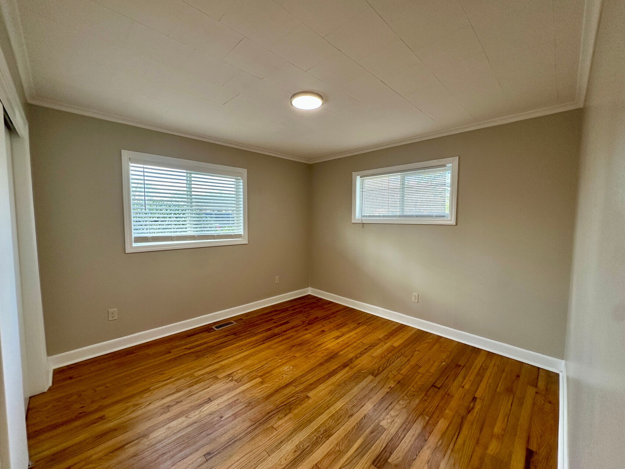 Building Photo - 705 Pennington Ave