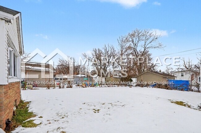 Building Photo - 12444 Sarsfield Ave