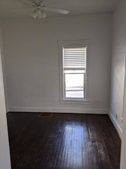 Building Photo - 721 Main St