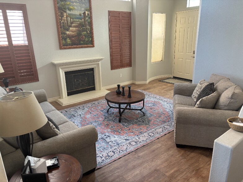 Building Photo - 4760 Sandalwood Way