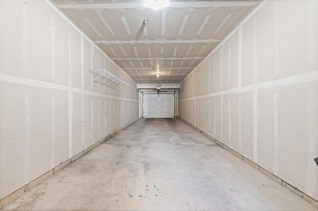 Building Photo - 3326 Hilton Rd