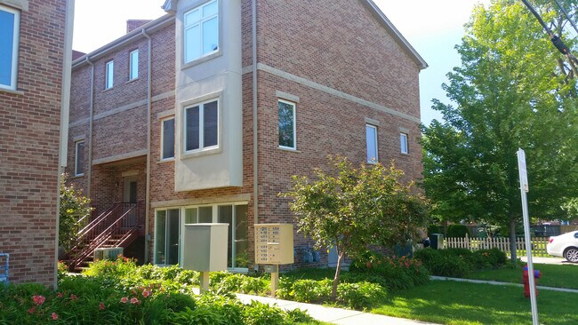 Building Photo - 3884 Wehrman Ave