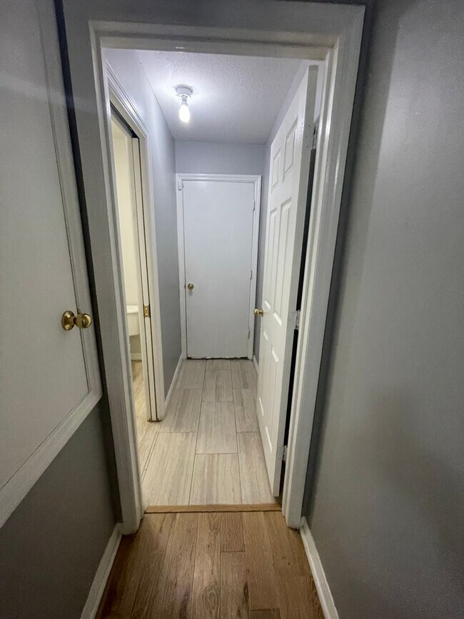 Building Photo - Great Home Great Location - 4 br 2 1/2 bath
