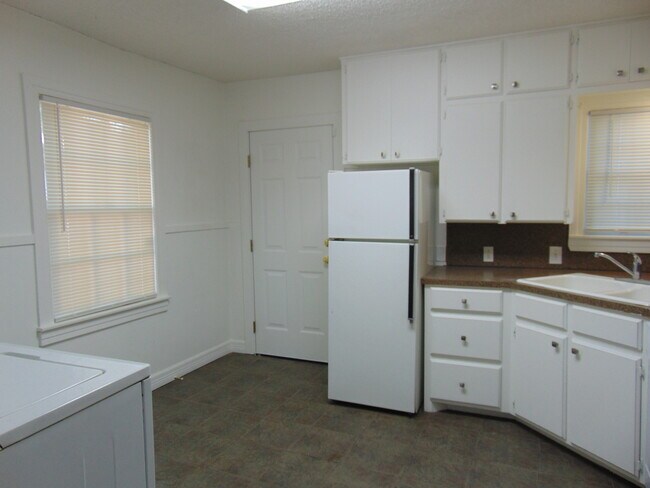 Building Photo - 2628-26