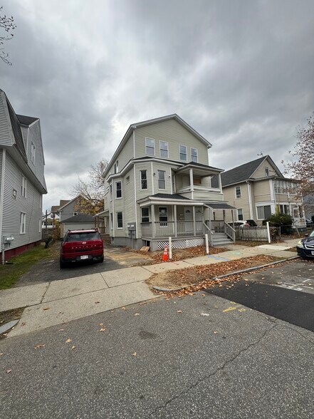 Building Photo - 240 College St