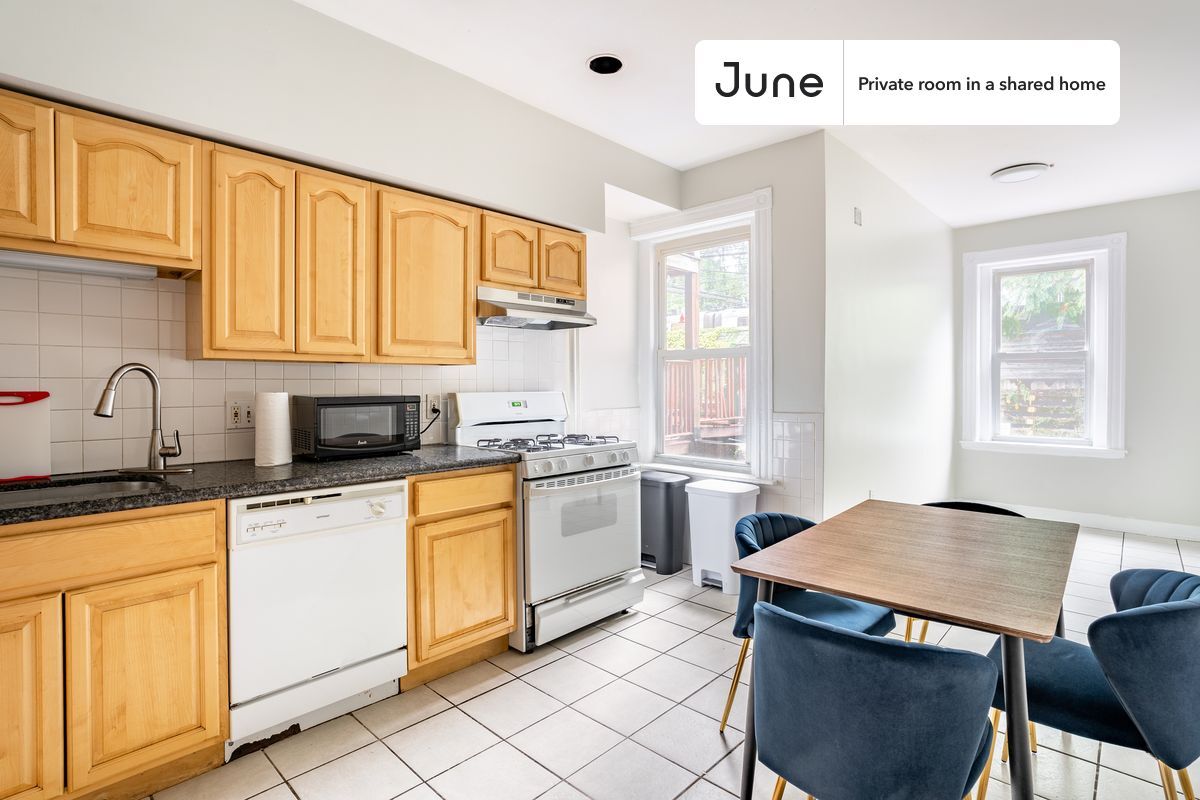 Building Photo - Room in Shared 4 bed/2 bath home in Brookline