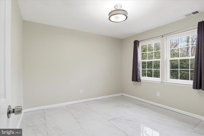 Building Photo - 3454 Tamarack Ct