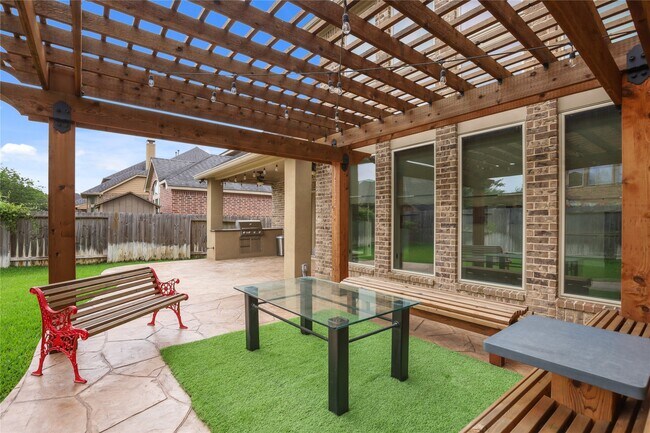 Building Photo - 28902 Davenport Dr