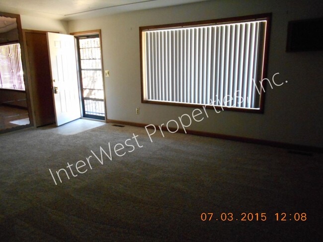 Building Photo - 3 Bedroom Ranch Style on Cul De Saq with Fenced Yard, Wood Stove & Garage!
