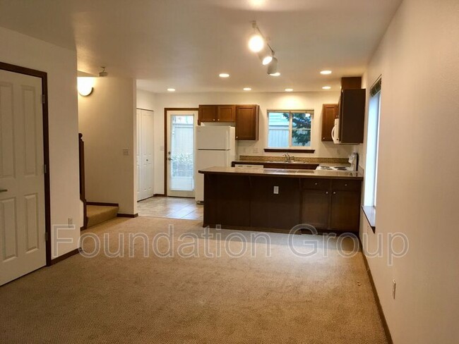 Building Photo - 12545 Roosevelt Way NE