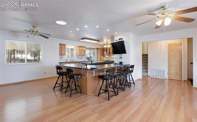 Building Photo - 5365 Silver Spur Ave