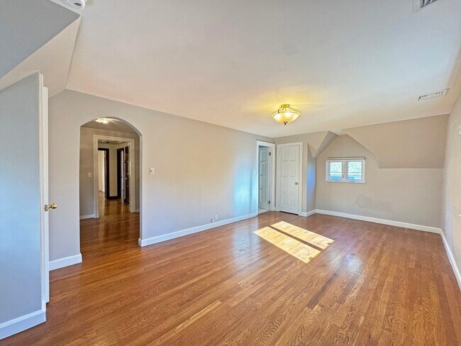 Building Photo - 280 Quinobequin Rd