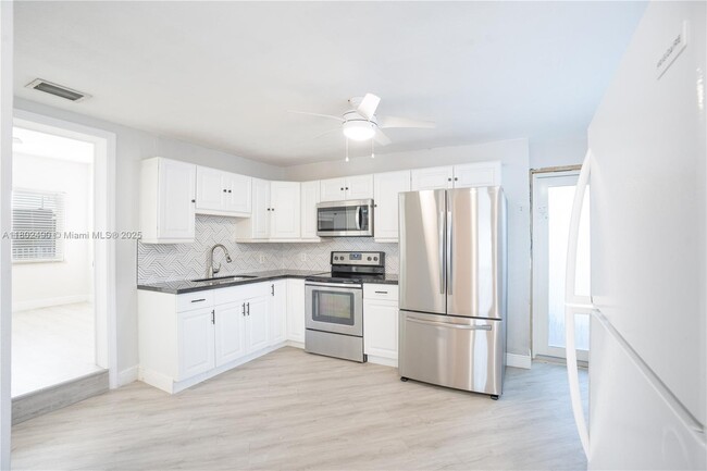 Primary Photo - 6695 SW 28th St
