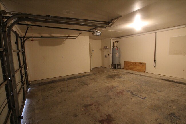 Building Photo - 2634 Heritage Colony Dr