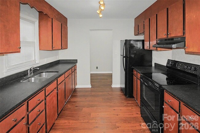 Building Photo - 1228 Pegram St