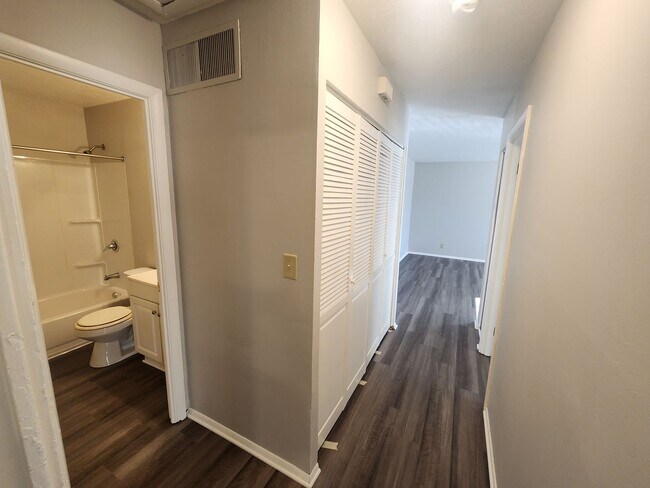 Building Photo - Spacious and updated 3 bedroom 1 bath!