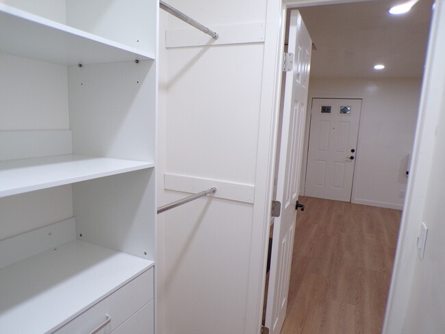 Building Photo - 739 Twin Oaks Ave