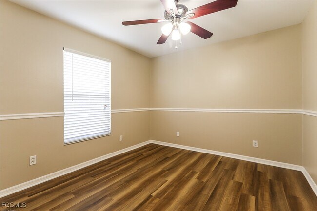 Building Photo - 2211 NE 5th Ave