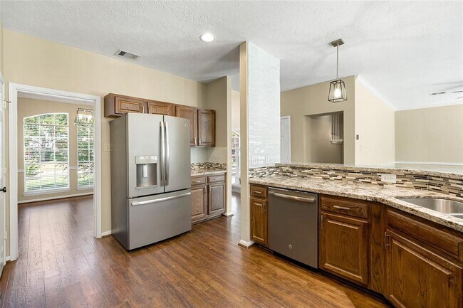 Building Photo - 2645 Lakeway Dr
