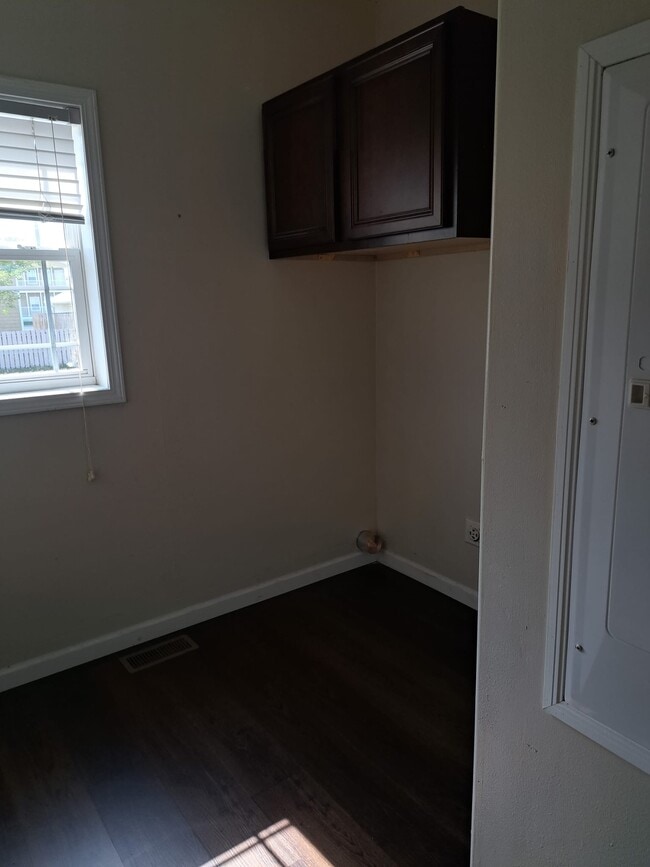 Building Photo - 2525 Esplanade St