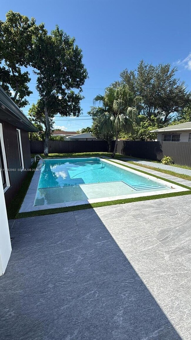 Building Photo - 10460 SW 26th Terrace