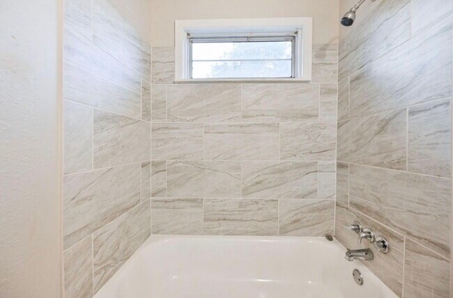 Building Photo - 9306 Chesterfield Dr
