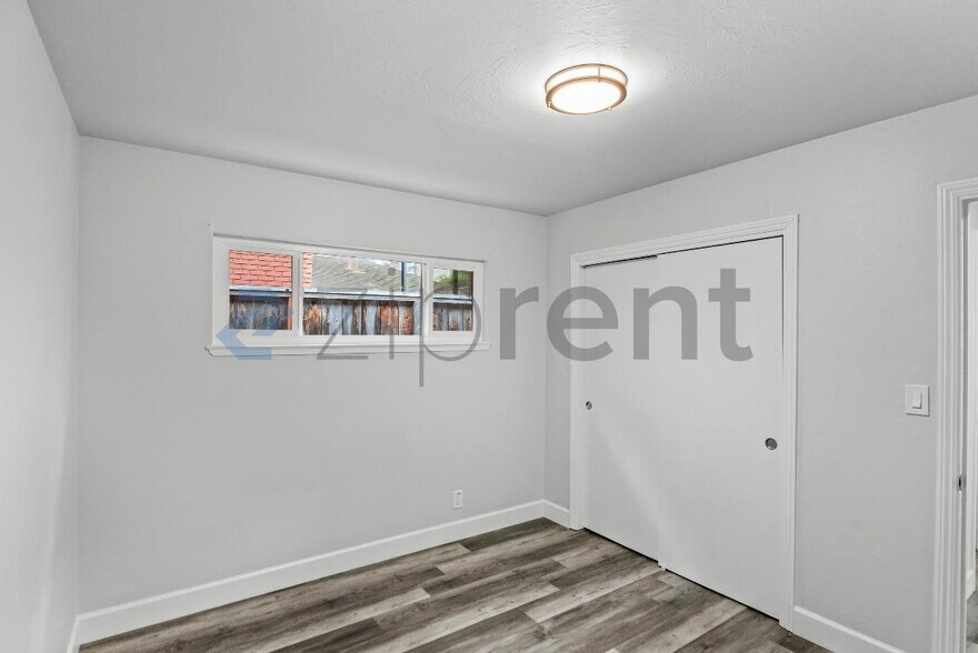 Building Photo - 120 Asbury St
