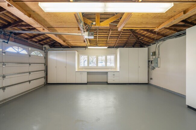 Building Photo - 14972 Camarosa Dr