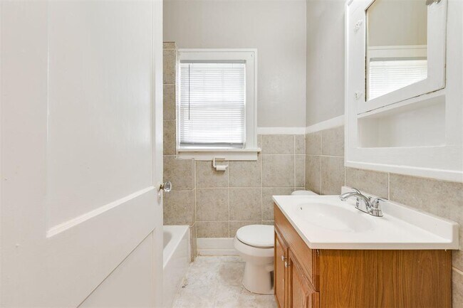 Building Photo - 2609 N Shartel Ave