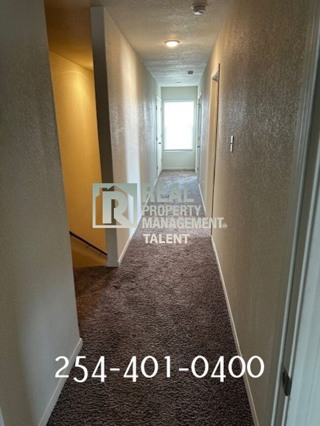 Building Photo - Charming 3-Bedroom, 2.5-Bathroom Duplex in...