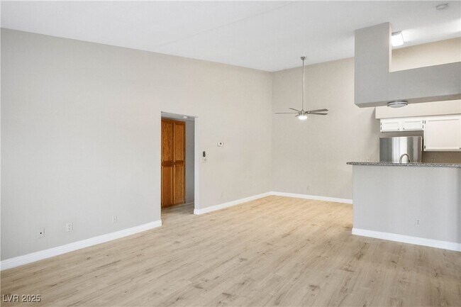 Building Photo - 1575 W Warm Springs Rd