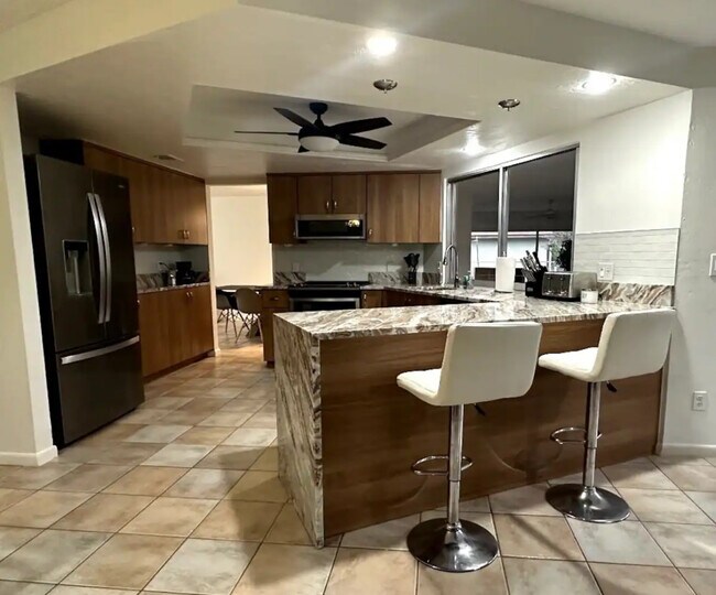 Building Photo - 3537 SE 1st Pl