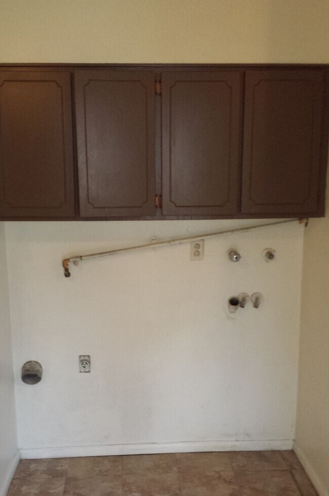 Building Photo - 475-477 Delta Cir
