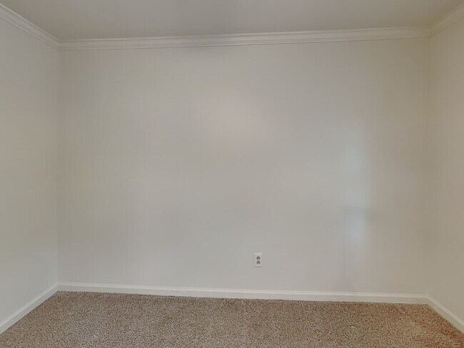 Building Photo - 4418 Englewood Rd