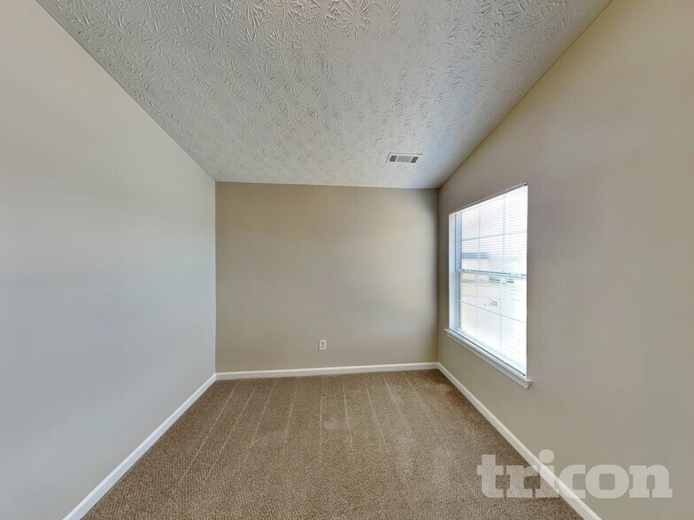 Building Photo - 213 Forrest Dr