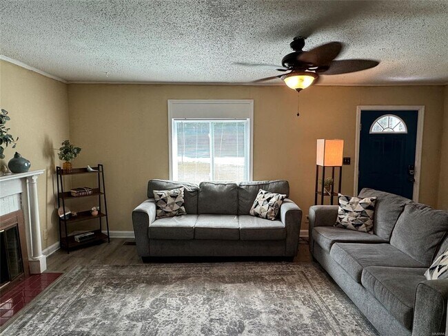 Building Photo - 2331 Woodlawn St