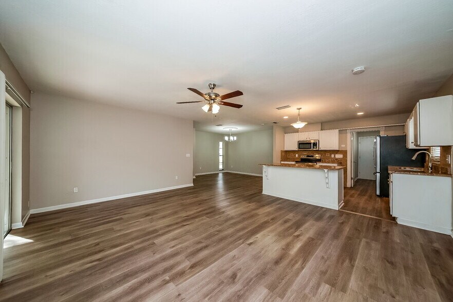 Building Photo - 3910 Briarlake Dr