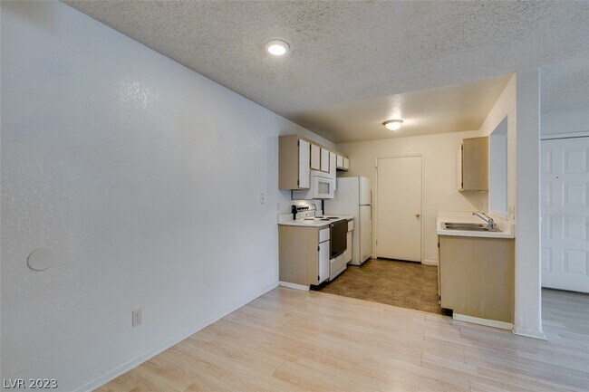 Building Photo - 221 Mission Newport Ln