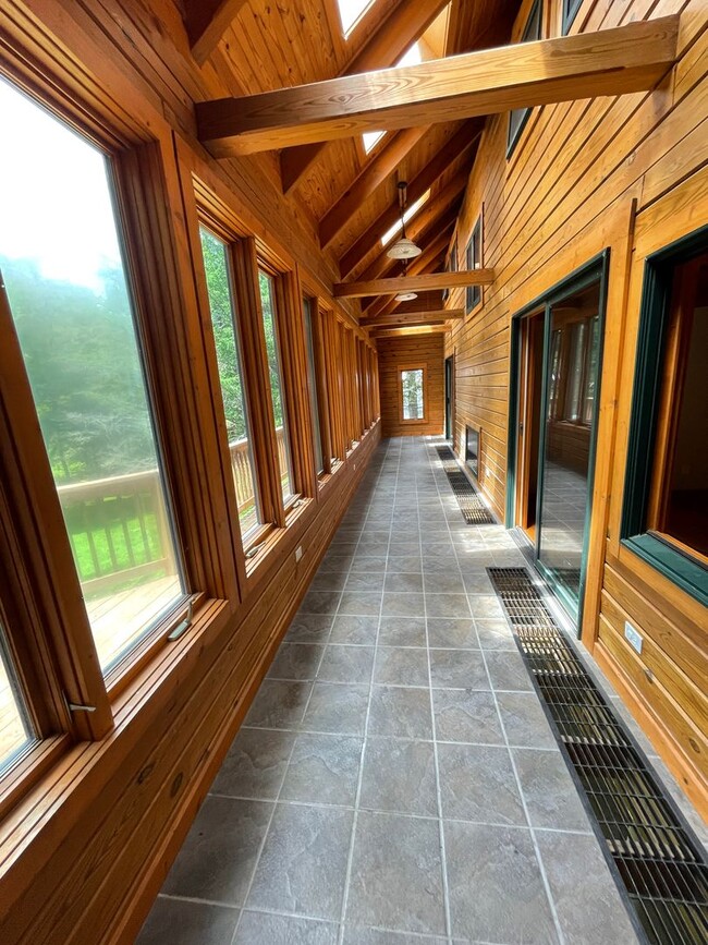 Building Photo - 504 Stuart Williams Rd