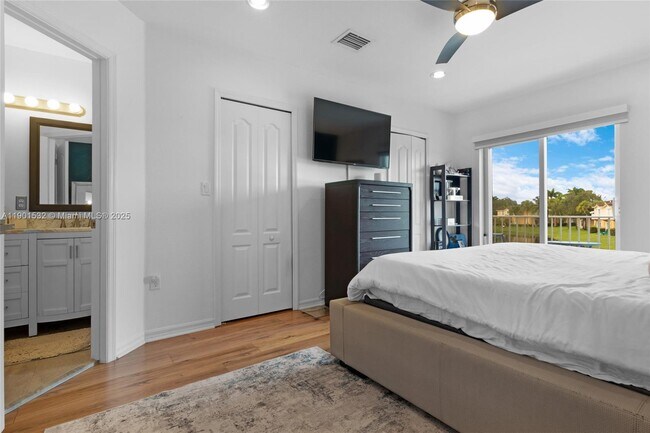 Building Photo - 12905 SW 31st Ct