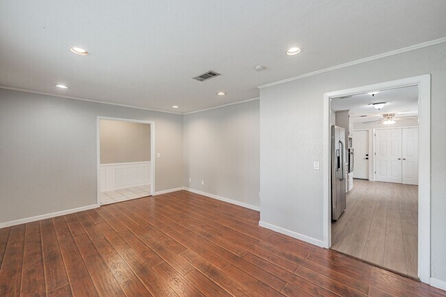 Building Photo - 1300 Potomac Dr