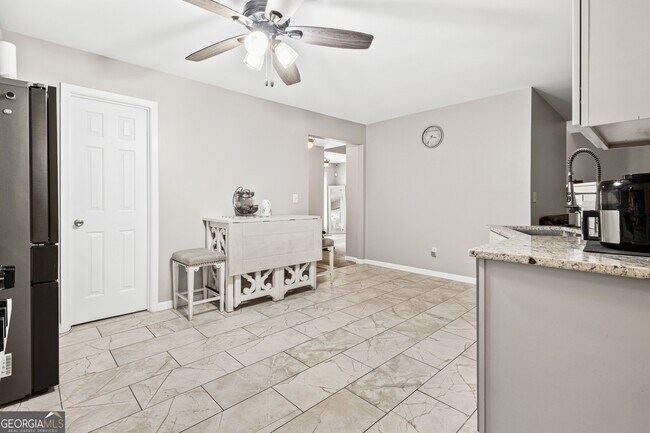 Building Photo - 7155 Laurel Creek Dr