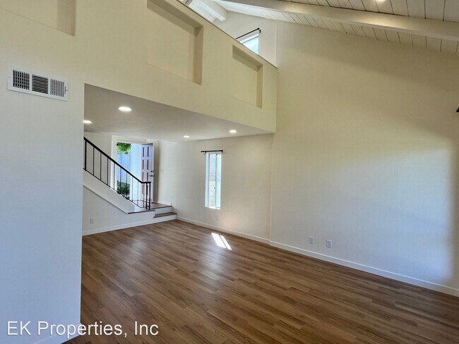 Building Photo - 2 br, 2.5 bath House - 140 Coop St