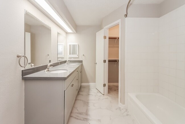 Building Photo - 20810 Union Park Dr