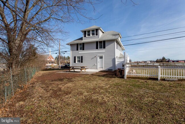 Building Photo - 4220 Bethlehem Pike