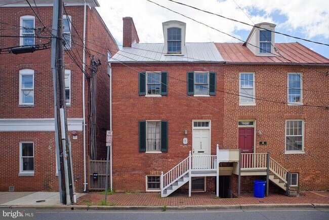 Building Photo - 123 Cathedral St