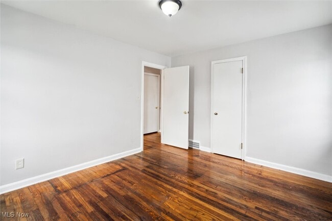 Building Photo - 5215 E 115th St